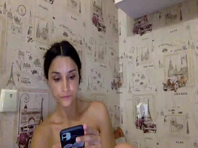 Live sex webcam photo for JolyBoss #254890361