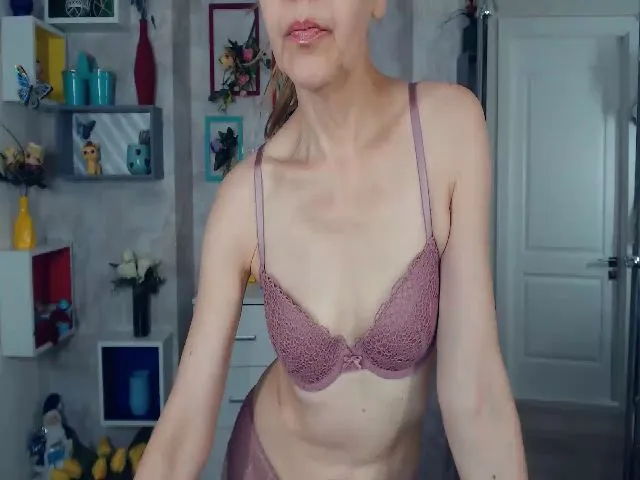 Live sex webcam photo for Greybunny #262641670