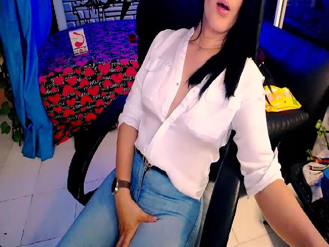 Live sex webcam photo for Sashabreck #287860023