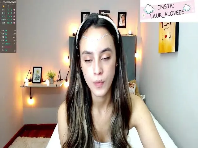 Live sex webcam photo for Laura_Lovee_ #252298432