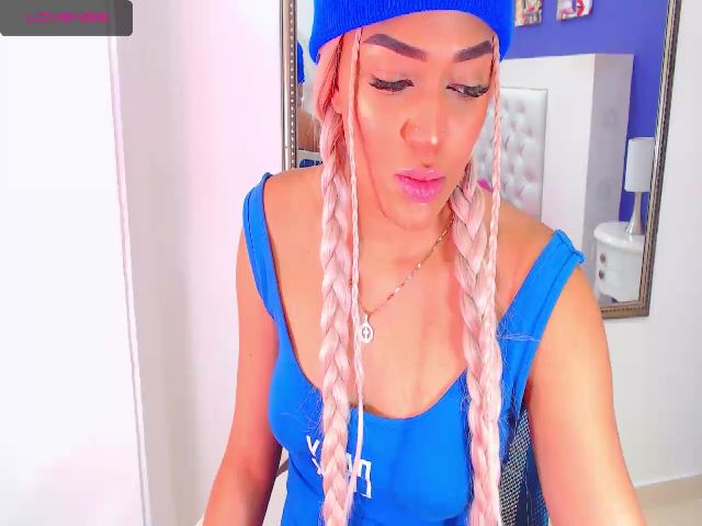 Live sex webcam photo for Scarlett_1801 #257122227