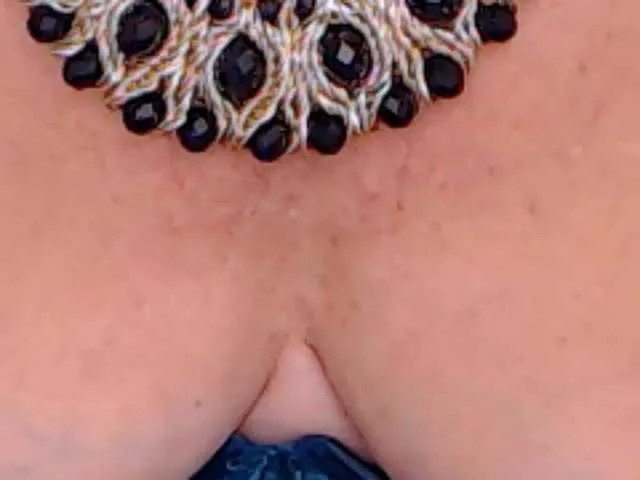 Live sex webcam photo for AlanaRichards #240886522