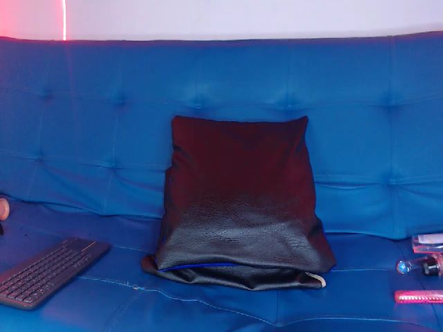 Live sex webcam photo for CrystalJoness #255479932