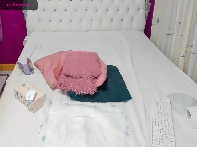 Live sex webcam photo for AimeeTeen #256696460