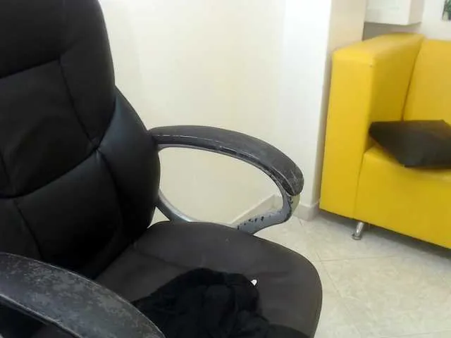 Live sex webcam photo for AgatharFox #263985271