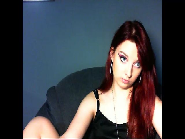 Live sex webcam photo for VirginLuna18 #258685156