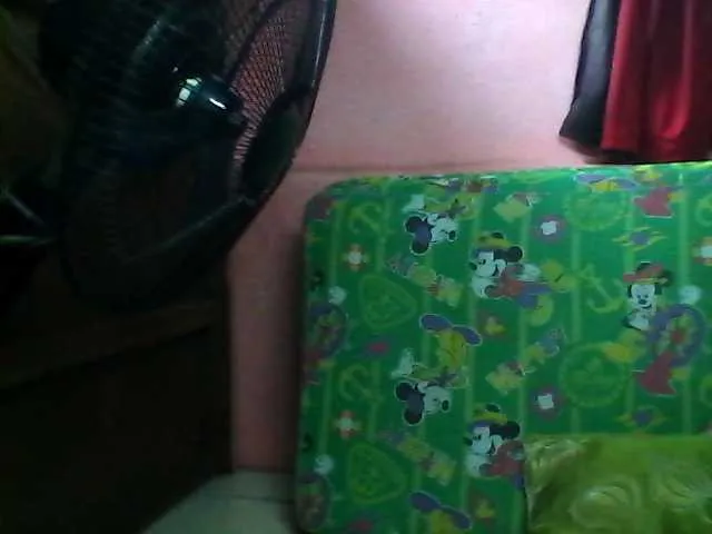 Live sex webcam photo for princess4uxx #252672908