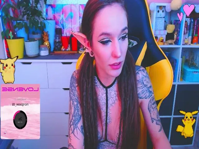 Live sex webcam photo for JinjerMoon #254153869