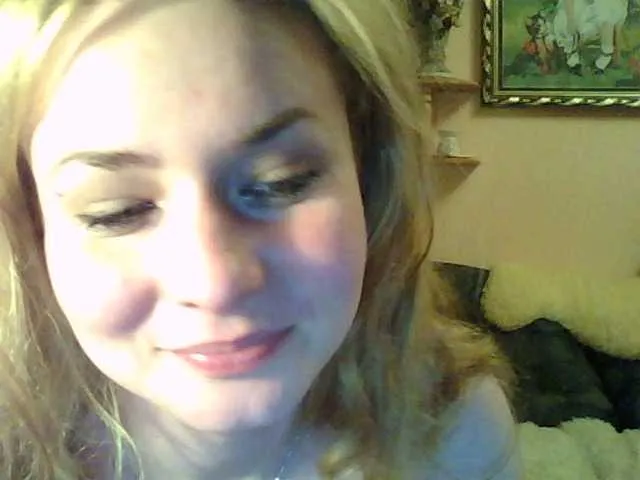 Live sex webcam photo for HollyPretty #245316325