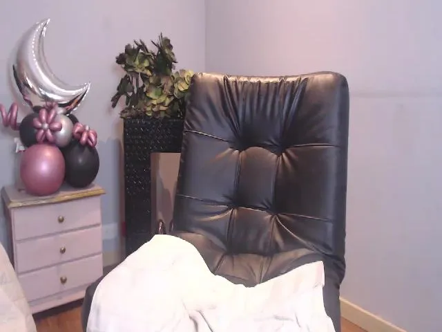 Live sex webcam photo for AliceMuller #287873388