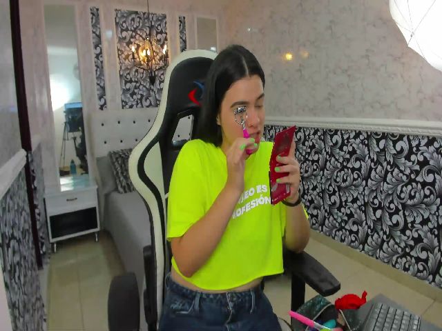 Live sex webcam photo for CurvyBlue #260167780