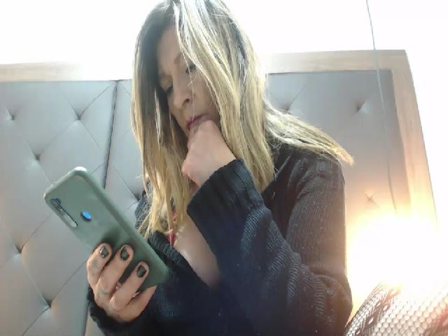 Live sex webcam photo for AnaSaenz #253695612