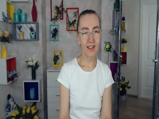 Live sex webcam photo for Greybunny #264792223