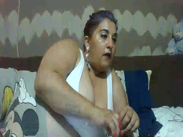 Live sex webcam photo for BigBreastsMia #255463756
