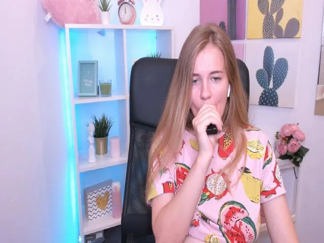 Live sex webcam photo for SweetMilkis #261383401