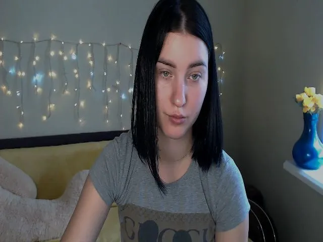 Live sex webcam photo for JenniferGill #252774388