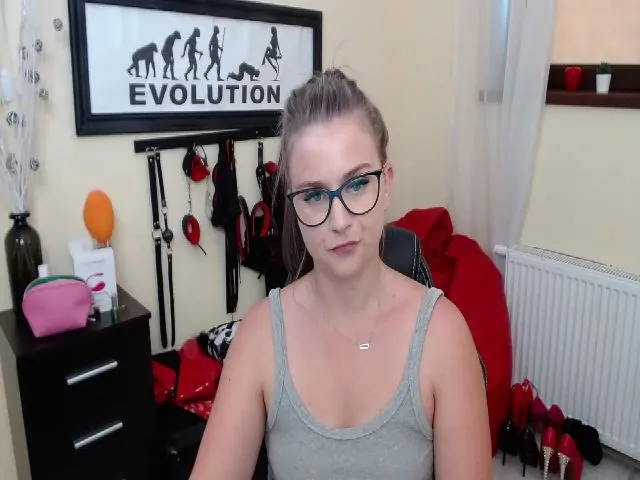 Live sex webcam photo for DREAMxLisa #255916544