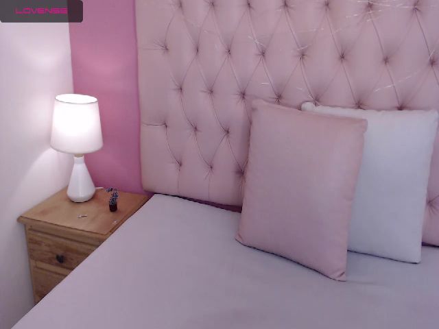 Live sex webcam photo for Keyra_R #257018675