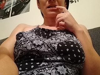 Live sex webcam photo for Amelie7 #240575853