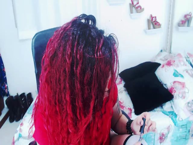 Live sex webcam photo for Twwiiggy #287851743