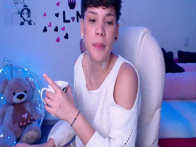 Live sex webcam photo for Laura_R23 #260689212