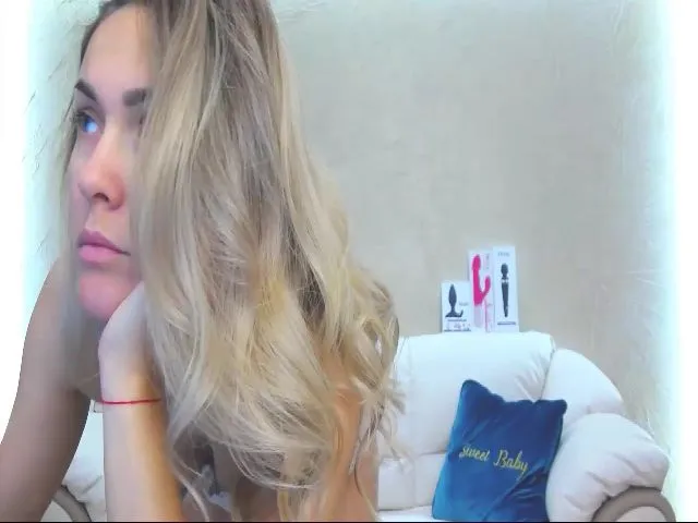 Live sex webcam photo for JulieDalton #256729743