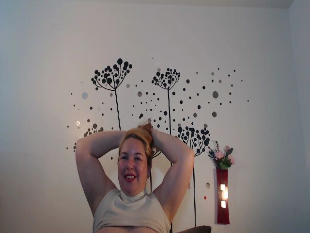 Live sex webcam photo for voluptuousDDD #252899494