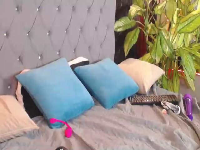 Live sex webcam photo for Ayisha_ #259675906