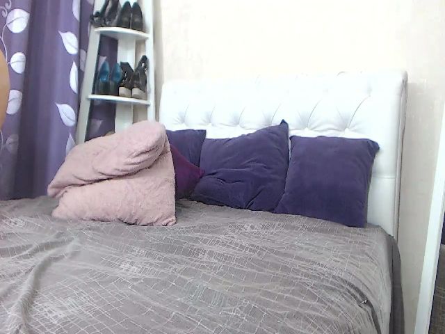 Live sex webcam photo for LyLeonor #253470576