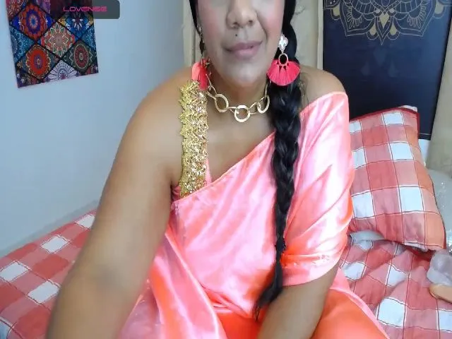 Live sex webcam photo for IndianMama #254541184