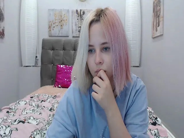 Live sex webcam photo for Helokit #255266299