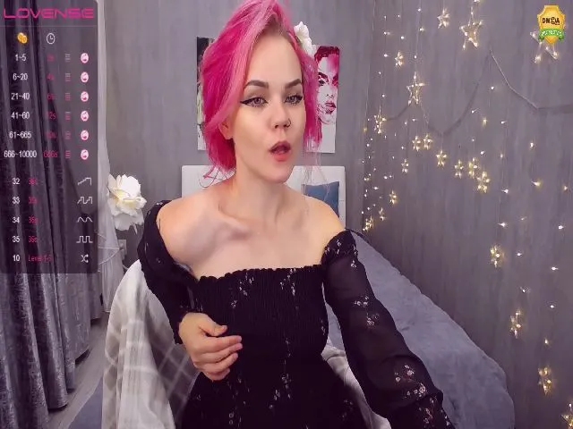 Live sex webcam photo for KerryBlair #255578615