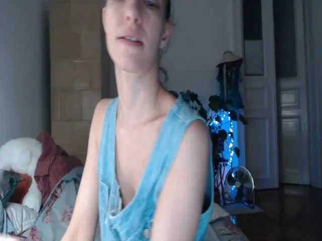 Live sex webcam photo for PetitePinkie #252653380