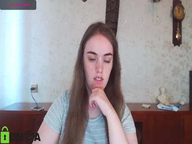 Live sex webcam photo for Fi_Lena #259859138