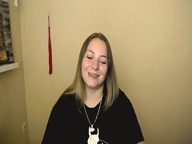 Live sex webcam photo for StellaJ_ #258386866