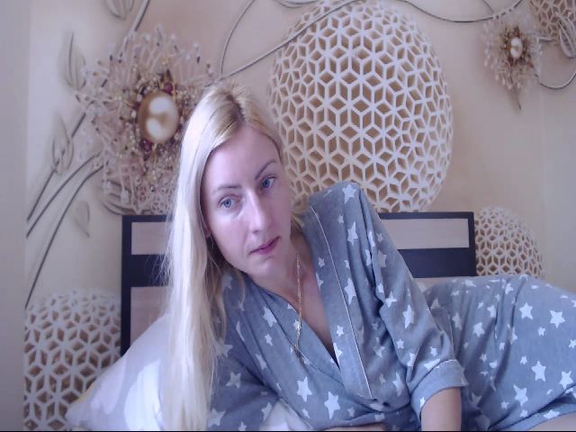 Live sex webcam photo for MeltingJulia #259845353