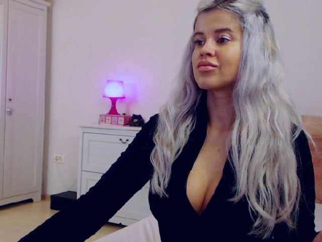Live sex webcam photo for AryaJolie #240936636
