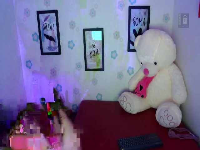 Live sex webcam photo for Alenaa_1 #258674387