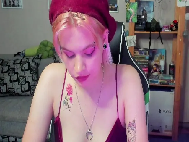 Live sex webcam photo for Sky_Drag0n #253671786