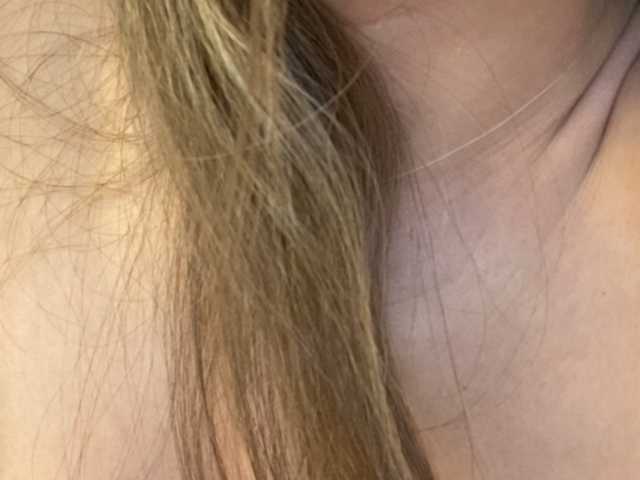 Live sex webcam photo for SweetyEvy1 #241031799