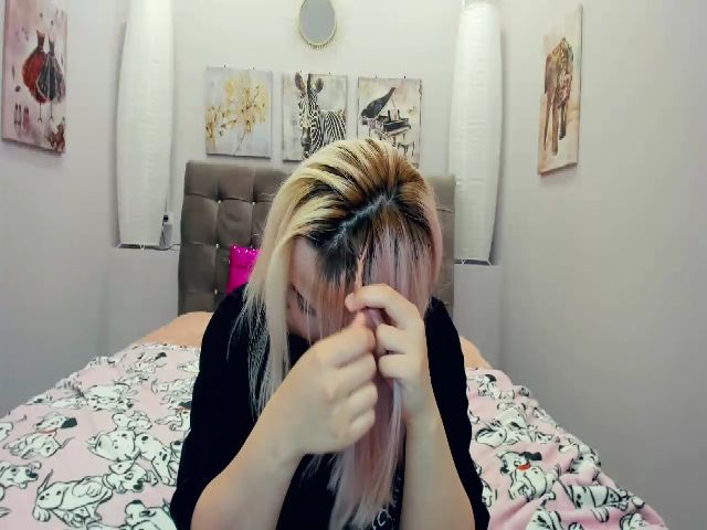 Live sex webcam photo for Helokit #261877127