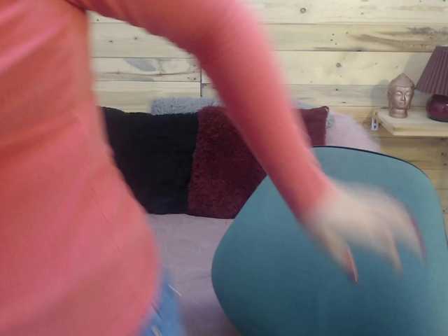 Live sex webcam photo for Maggie-evans5 #265671362