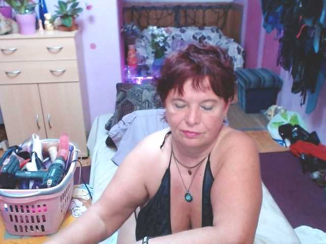 Live sex webcam photo for Elmira63 #265670467
