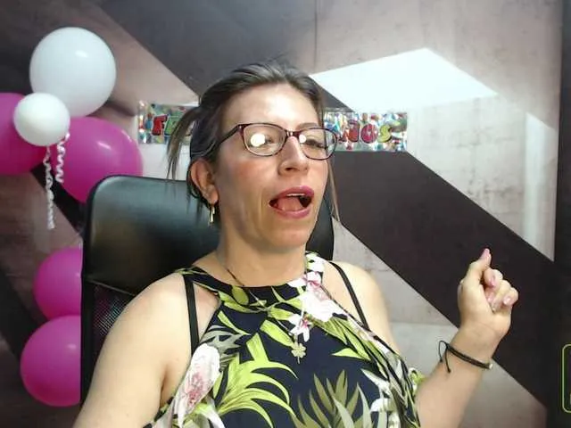 Live sex webcam photo for maturehot-1 #265669637