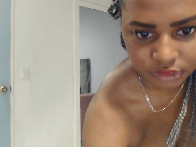 Live sex webcam photo for Angiiee #265668003