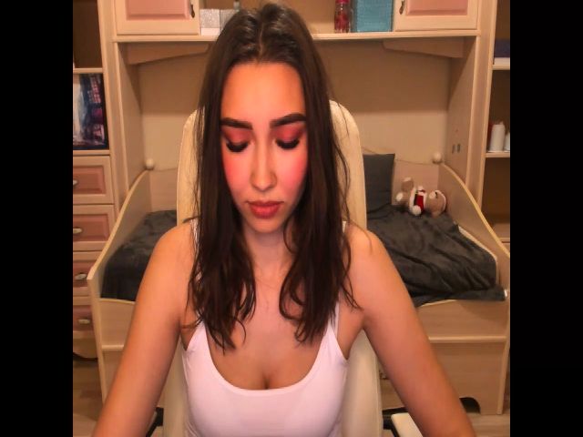 Live sex webcam photo for LuckyHoneyyy #265648818
