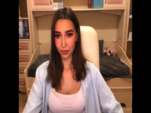 Live sex webcam photo for LuckyHoneyyy #265660184