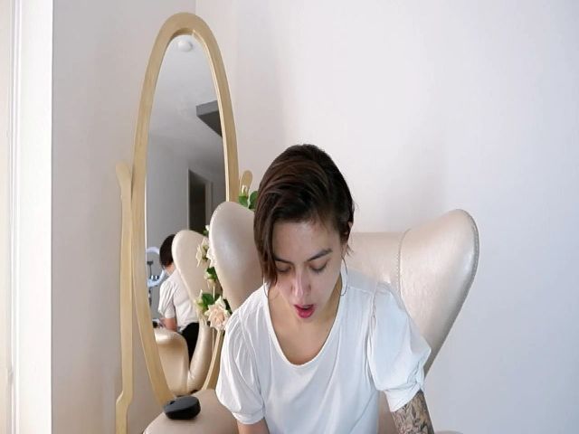 Live sex webcam photo for Anne_boleyn_ #265676900