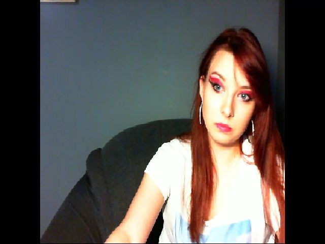 Live sex webcam photo for VirginLuna18 #265677085