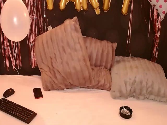 Live sex webcam photo for Ivye_sweet #265735308